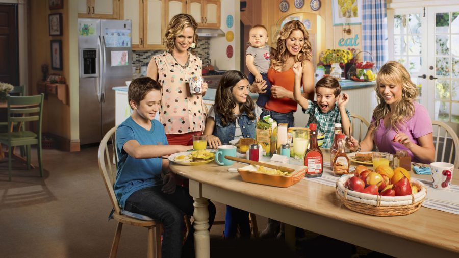 Fuller+House+premiered+Feb.+26+as+a+heartwarming+family+comedy+and+sequel+to+Full+House.