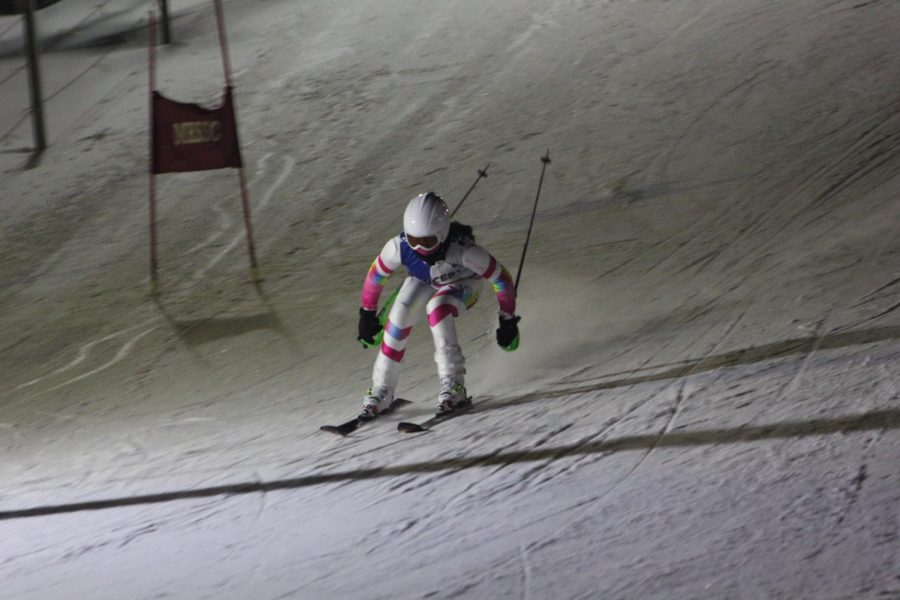 Lili+del+Campo+%2820%29+participates+in+a+grand+slalom+event.+She+has+been+on+the+varsity+ski+team+since+freshman+year+and+is+excited+to+hit+the+slopes+once+again