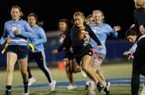 Senior Carissa Kinnart (center) runs the ball to the endzone in hopes of scoring a touch-
down. In the last moments of the game, Kinnart (‘20) scores, leading her team to victory.